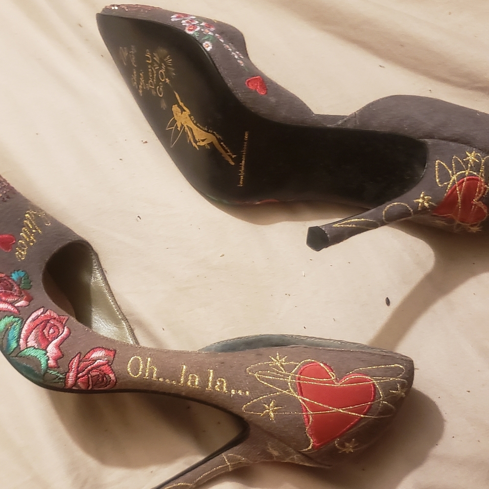 Shoes - Picture 2 of 4